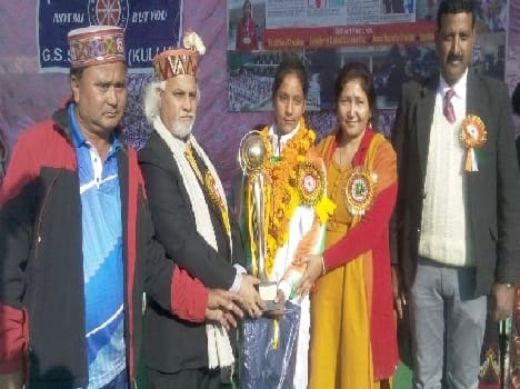 Oami, Neha best players